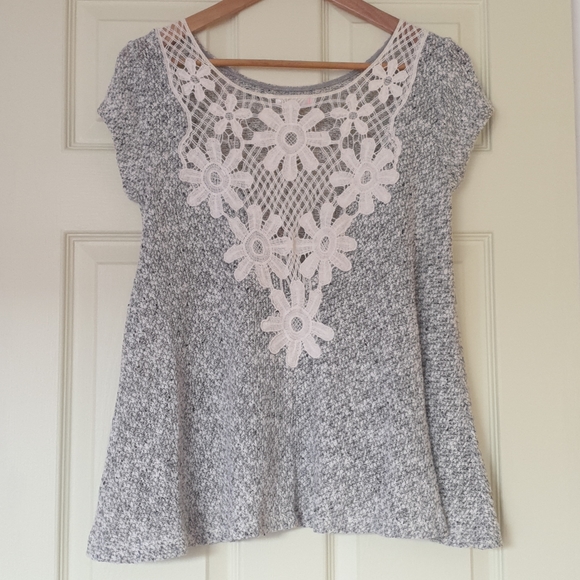 Light gray floral back knit top - Picture 4 of 4